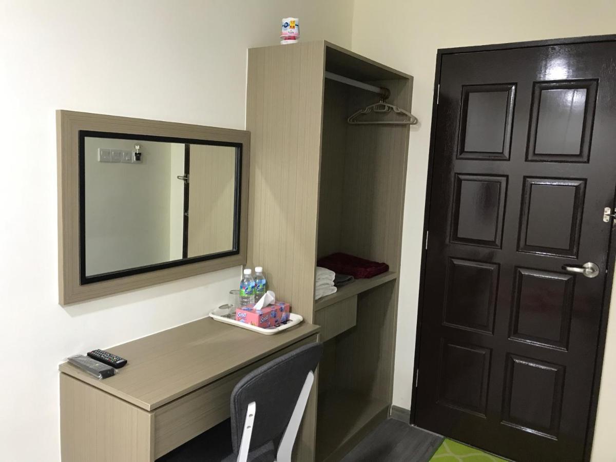 Oyo 90506 Z Stay Inn Hotel Simpang Renggam Exteriér fotografie